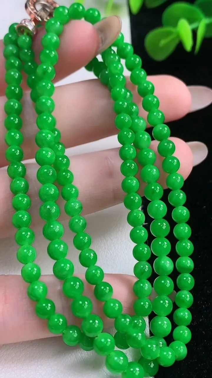 天然A货翡翠圆珠项链，尺寸4.2-4.7-142颗，重:21.31g
11月18日