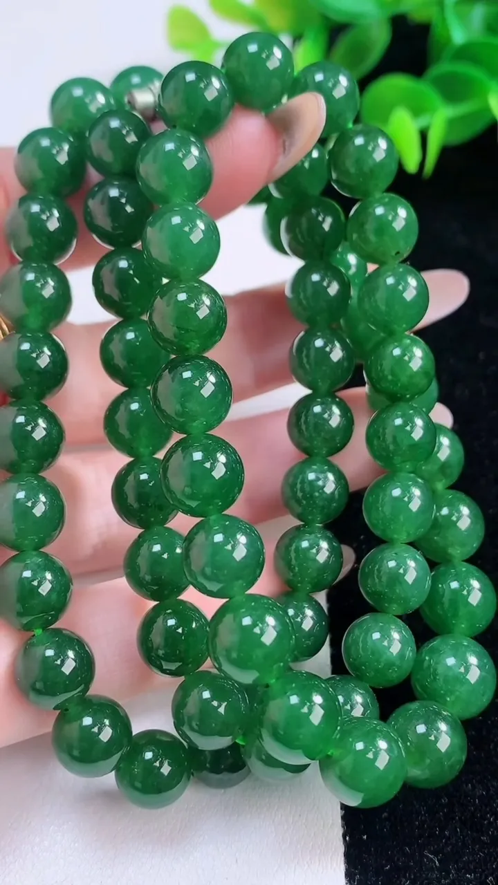 天然A货翡翠圆珠项链，尺寸9.3-65颗，重:71.12g11月18日
工厂直销收藏佳品,种好水足，色泽均匀，有种有色，上手高大气！