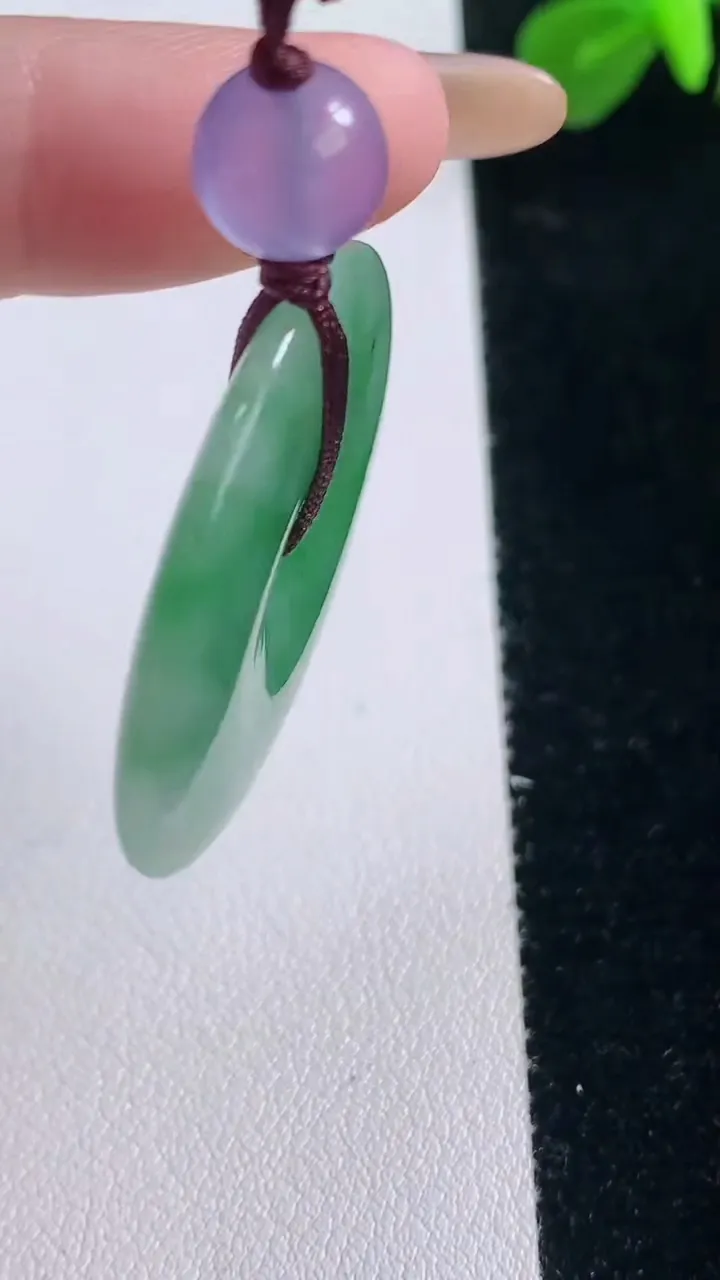 天然A货翡翠平安扣吊坠，尺寸33.8-4.5，重:6.58g
11月18日