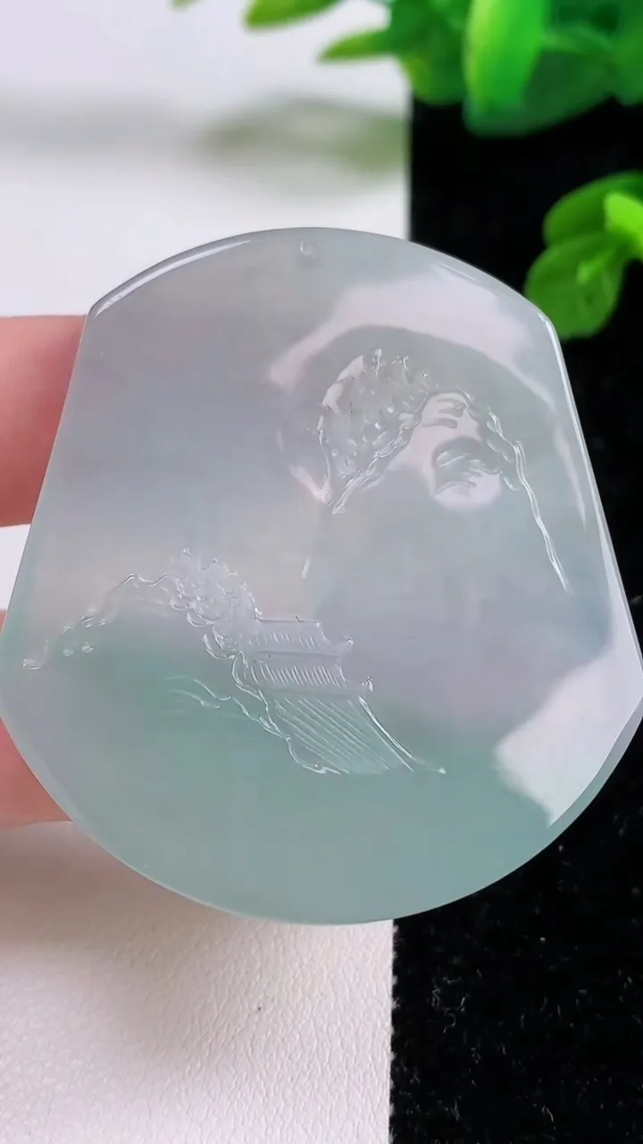 天然A货翡翠山水牌吊坠，尺寸50.6-46.3-4.2，重量:25.32g
11月18日