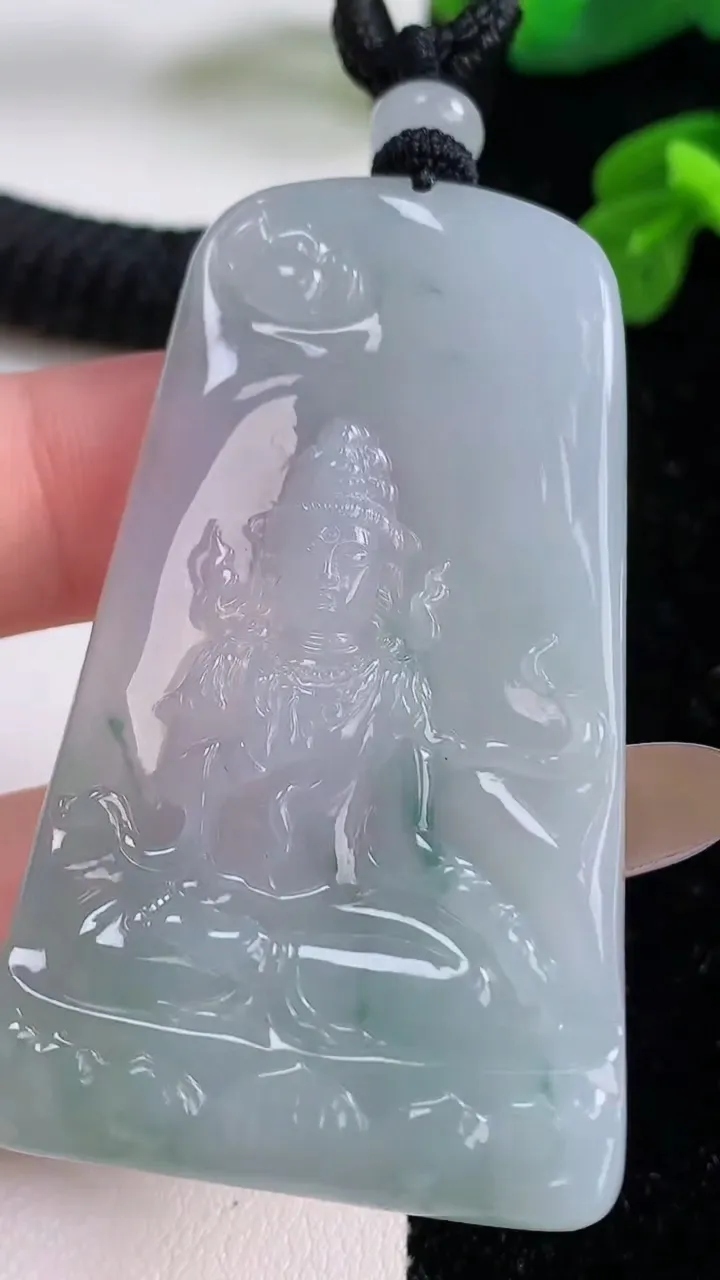 天然A货翡翠冰种飘花观音菩萨吊坠，尺寸57-33.3-5.3，重量:29.02g
11月18日