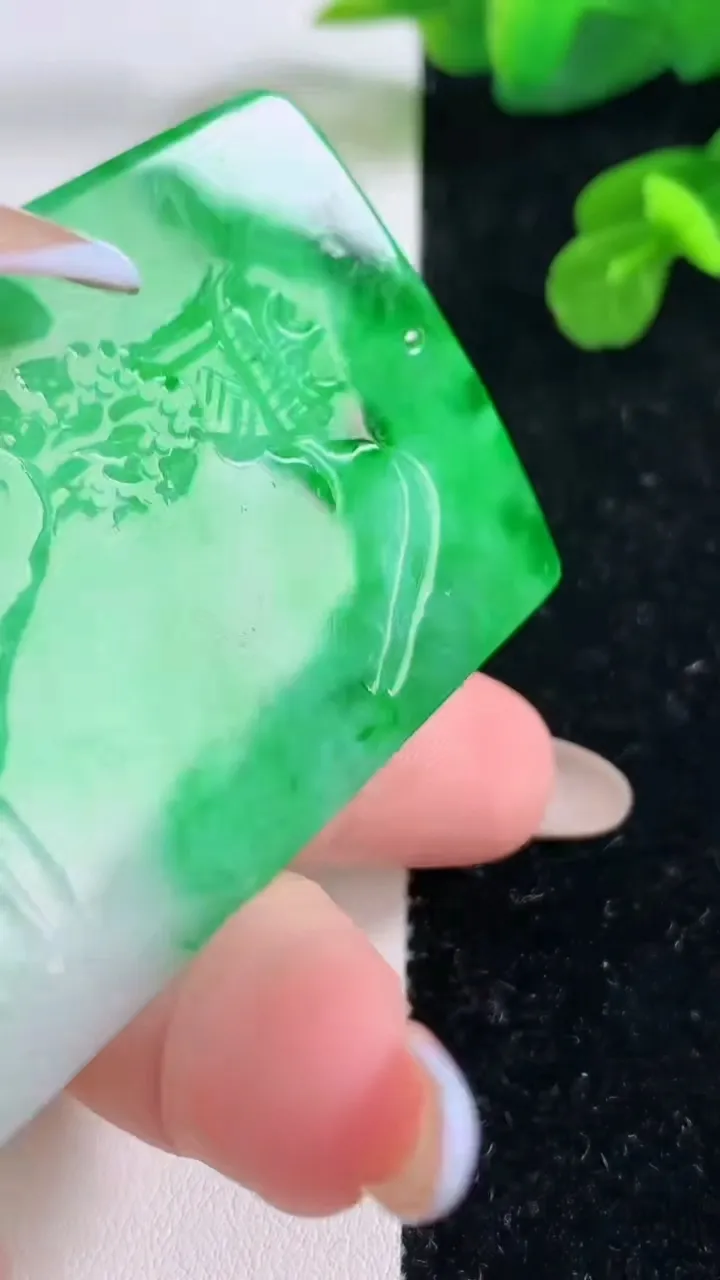 天然A货翡翠山水牌吊坠，尺寸63-41.3-4，重量:28.65g
11月18日