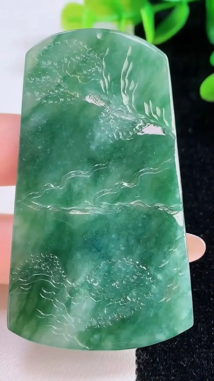 天然A货翡翠山水牌吊坠，尺寸67.3-38.6-5.7，重量:30.27g
11月19日