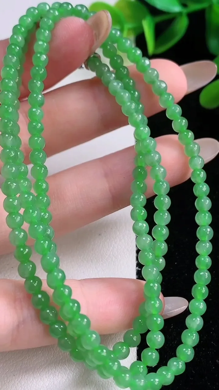 天然A货翡翠小米珠项链，尺寸3.7-168颗，重量:16.69g11月19日
工厂直销收藏佳品,种好