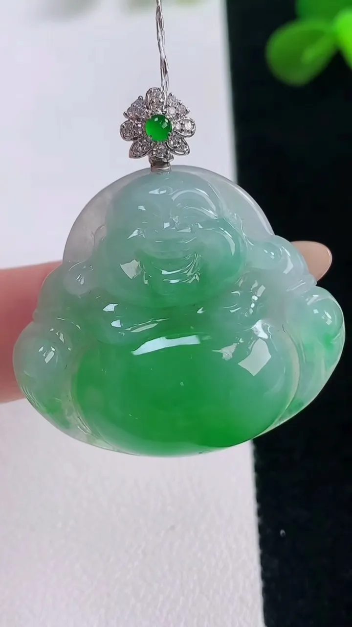 天然A货翡翠佛公吊坠，尺寸29.2-33-5.9，重量:8.80g
11月19日