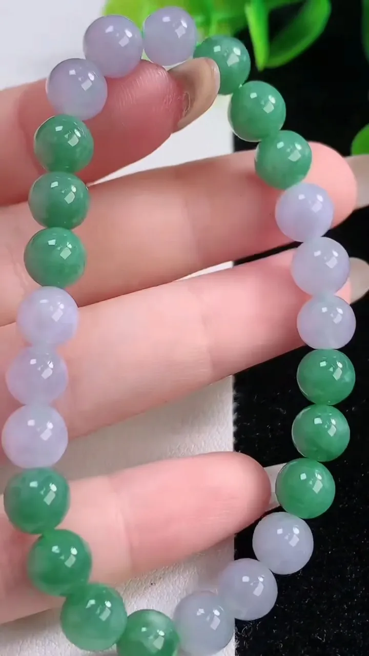 天然A货翡翠圆珠手串，尺寸7.5-25颗，重量:17.93g11月19日
工厂直销收藏佳品,种好水足，色泽均匀，有种有色，上手高大气！