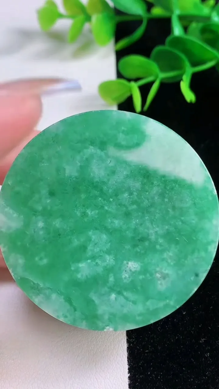 天然A货翡翠无事牌镶嵌件，尺寸52-12.4，重:89.49g
11月19日