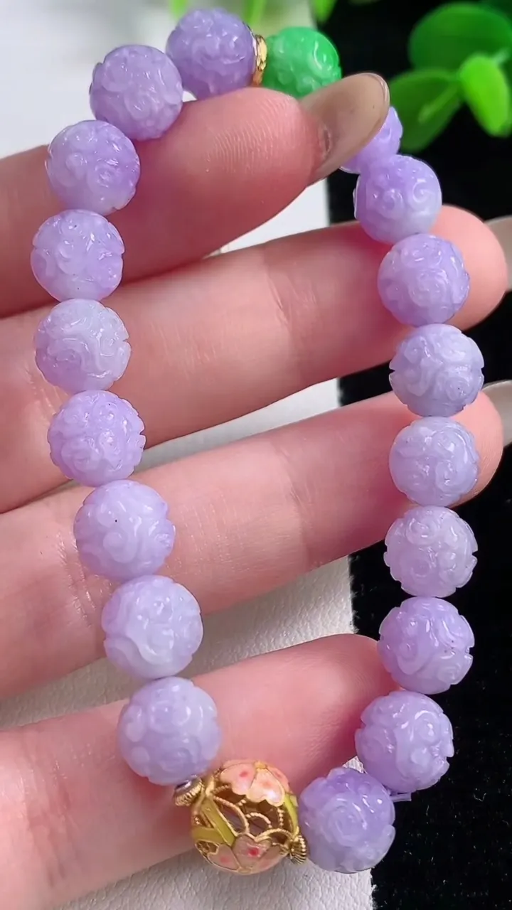 天然A货翡翠双彩紫罗兰圆珠雕花圆珠手串，尺寸8.5-19颗，重量:18.31g11月19日
工厂直销收藏佳品,种好水足，色泽均匀，有种有色，上手高大气！