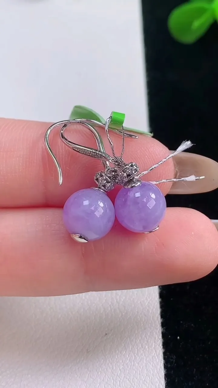 天然A货翡翠18K金紫罗兰圆珠耳坠，尺寸8.6，重量:3.98g11月19日
工厂直销收藏佳品,种好