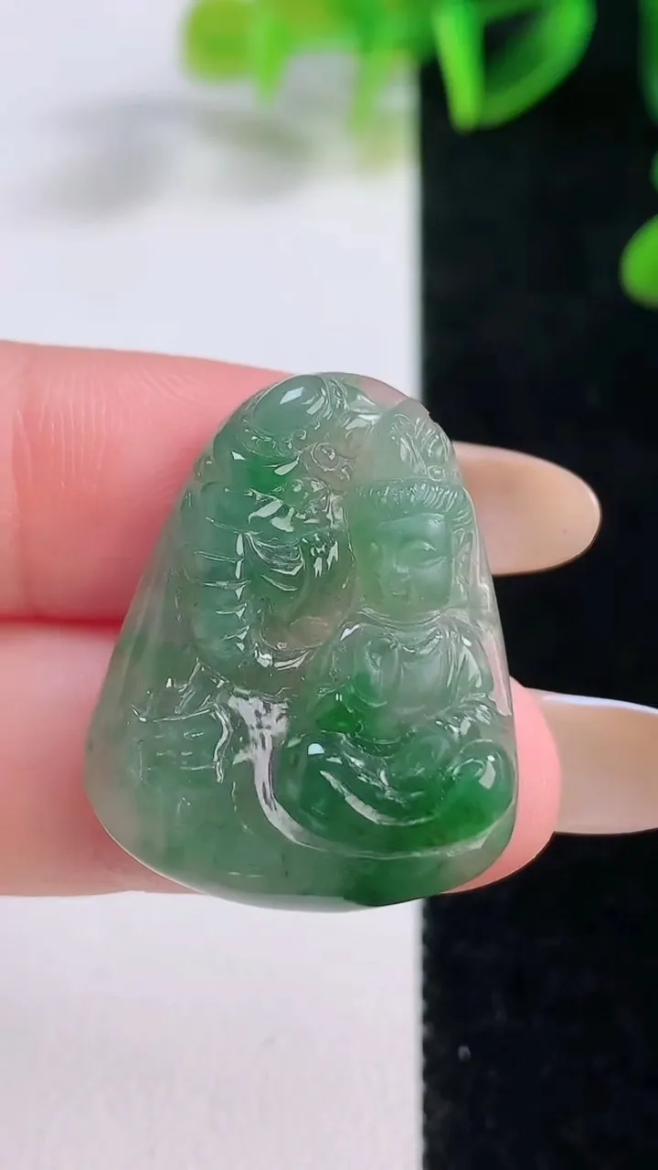 天然A货翡翠普贤菩萨吊坠，尺寸27.8-22-5，重量:5.83g
11月19日