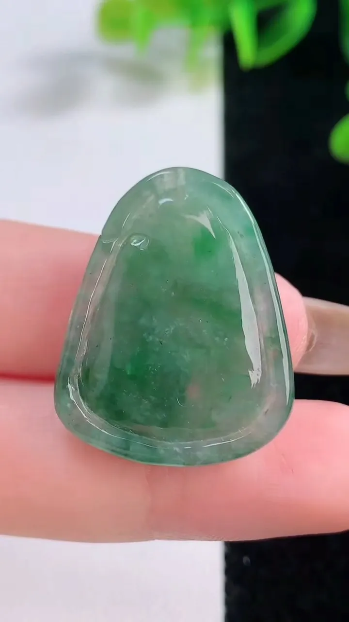 天然A货翡翠普贤菩萨吊坠，尺寸27.8-22-5，重量:5.83g
11月19日