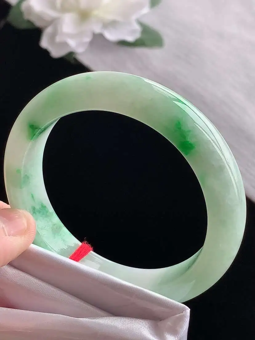 a货翡翠老坑冰种飘绿正装正圈手镯54-55圈口  尺寸54×12.8×8.2mm 1118