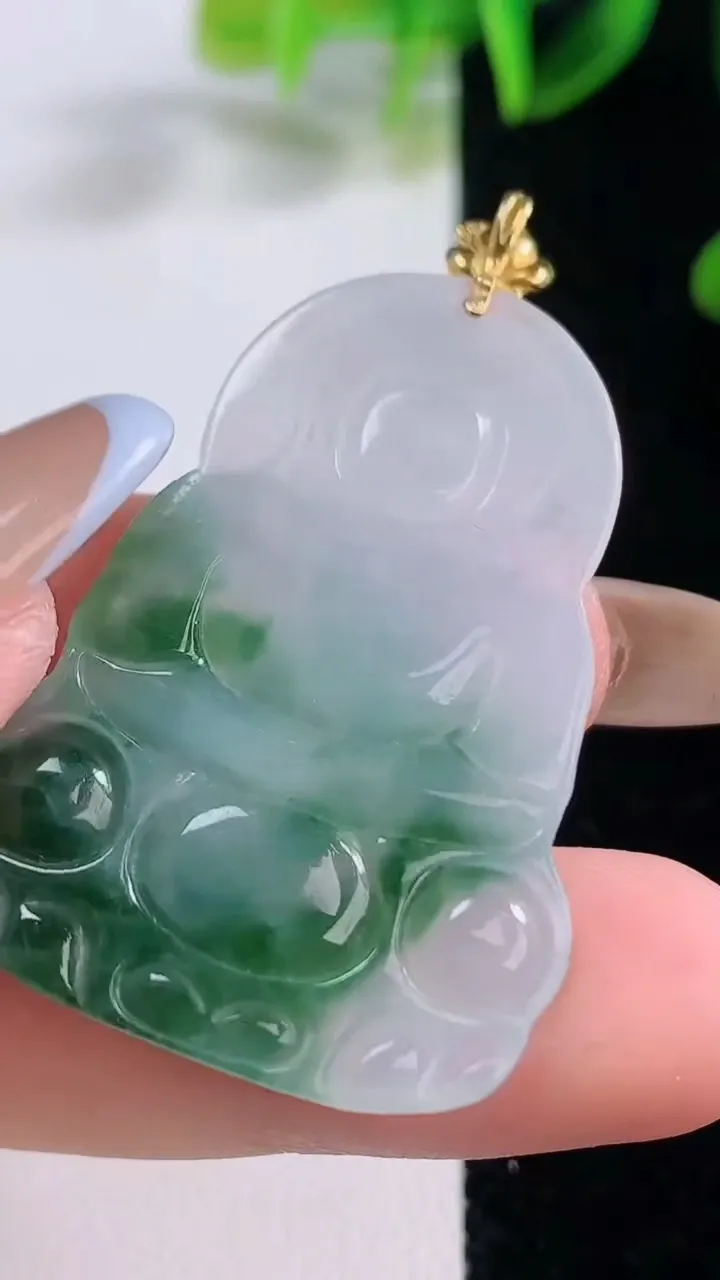 天然A货翡翠观音菩萨吊坠，尺寸41-28.3-3.8，重量:8.43g
11月19日