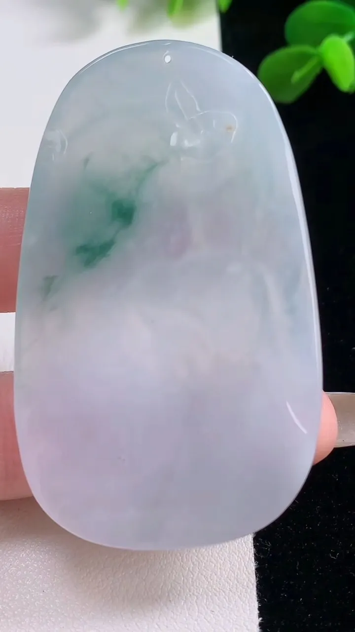 天然A货翡翠冰种飘花普贤菩萨吊坠，尺寸61.2-37.4-5.6，重量:28.89g
11月19日