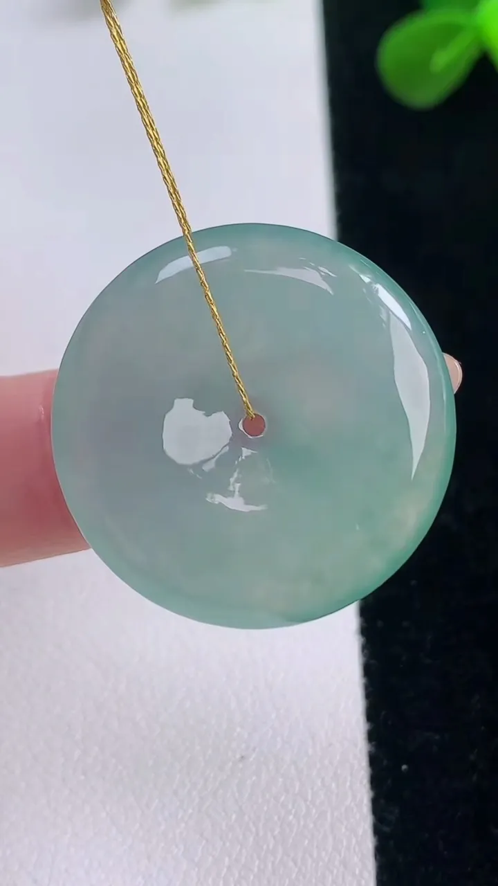 天然A货翡翠平安扣吊坠，尺寸26.3-5.4，重量:8.55g
11月19日