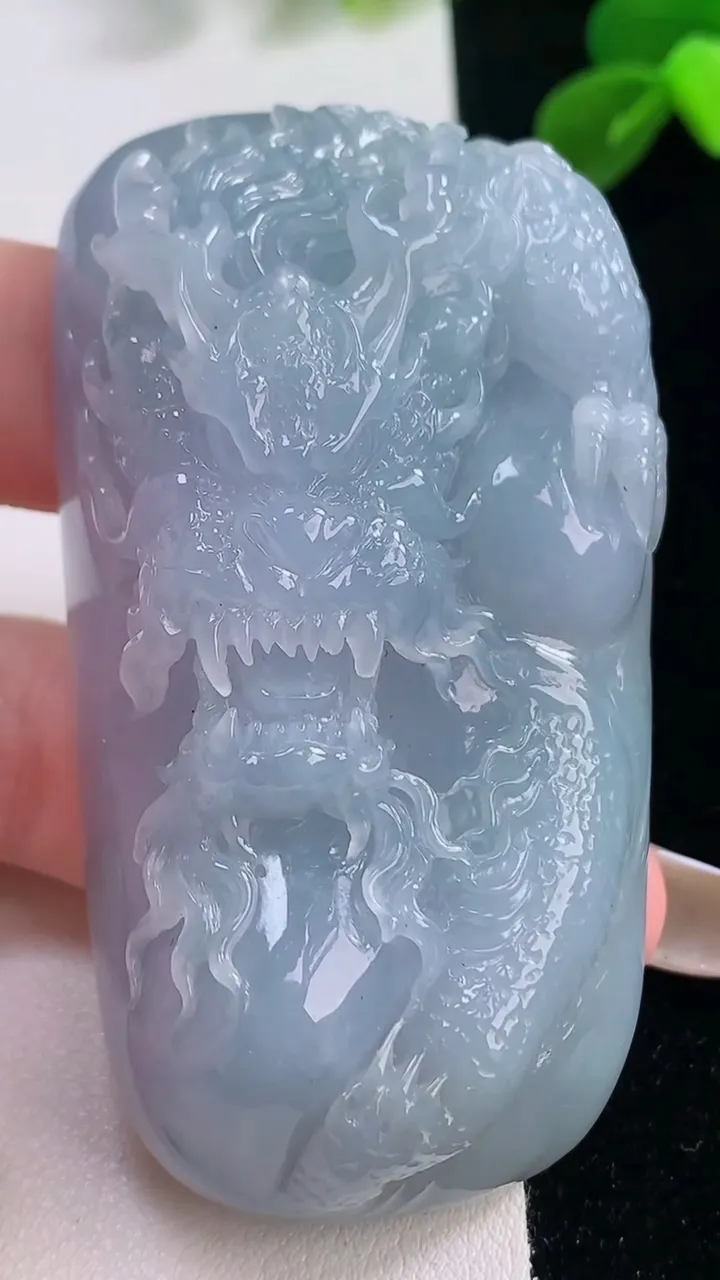 天然A货翡翠紫罗兰龙牌吊坠，尺寸69.2-38.7-19.4，重量:97.97g
11月19日