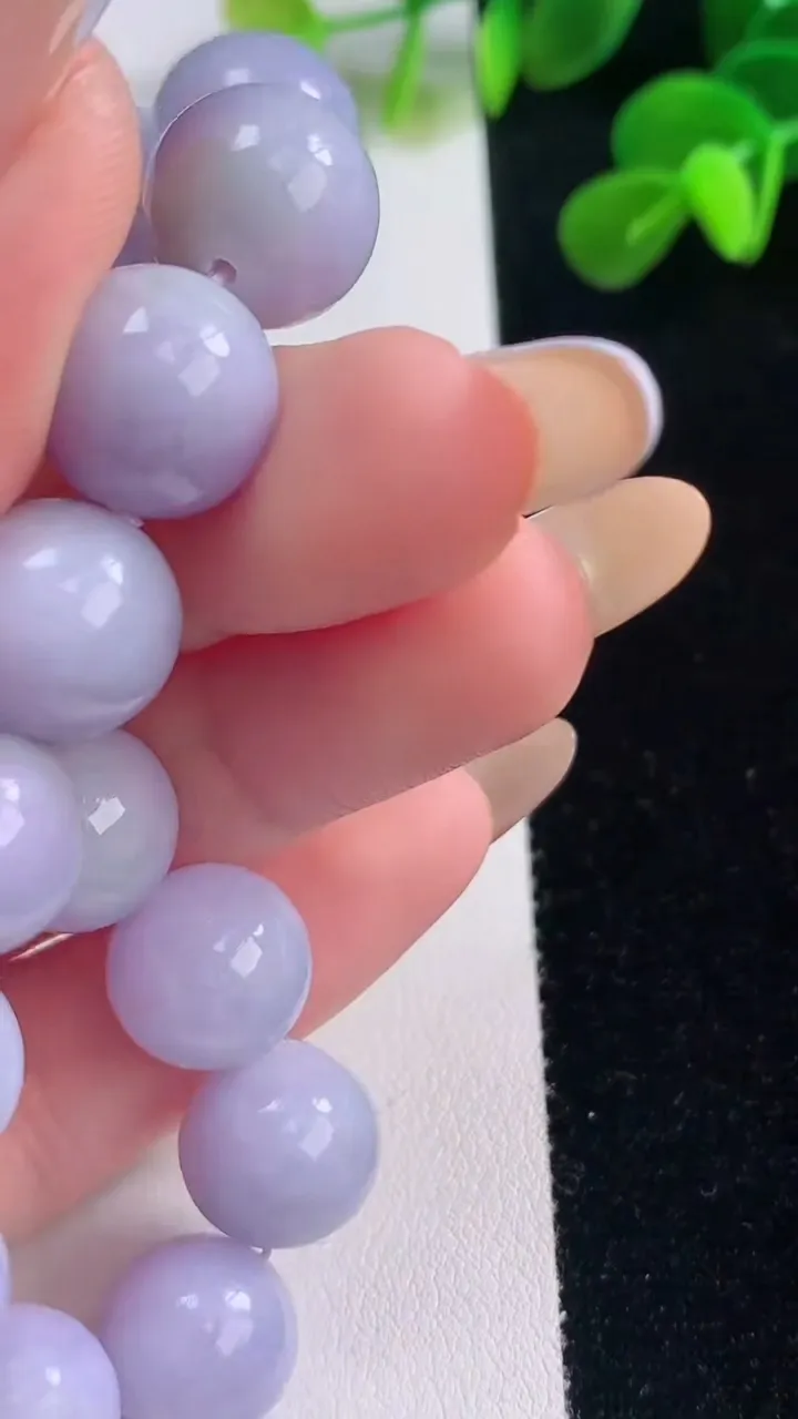 天然A货翡翠紫罗兰圆珠手串，尺寸12.2-16颗，重量:50.47g11月19日
工厂直销收藏佳品,种好水足，色泽均匀，有种有色，上手高大气！