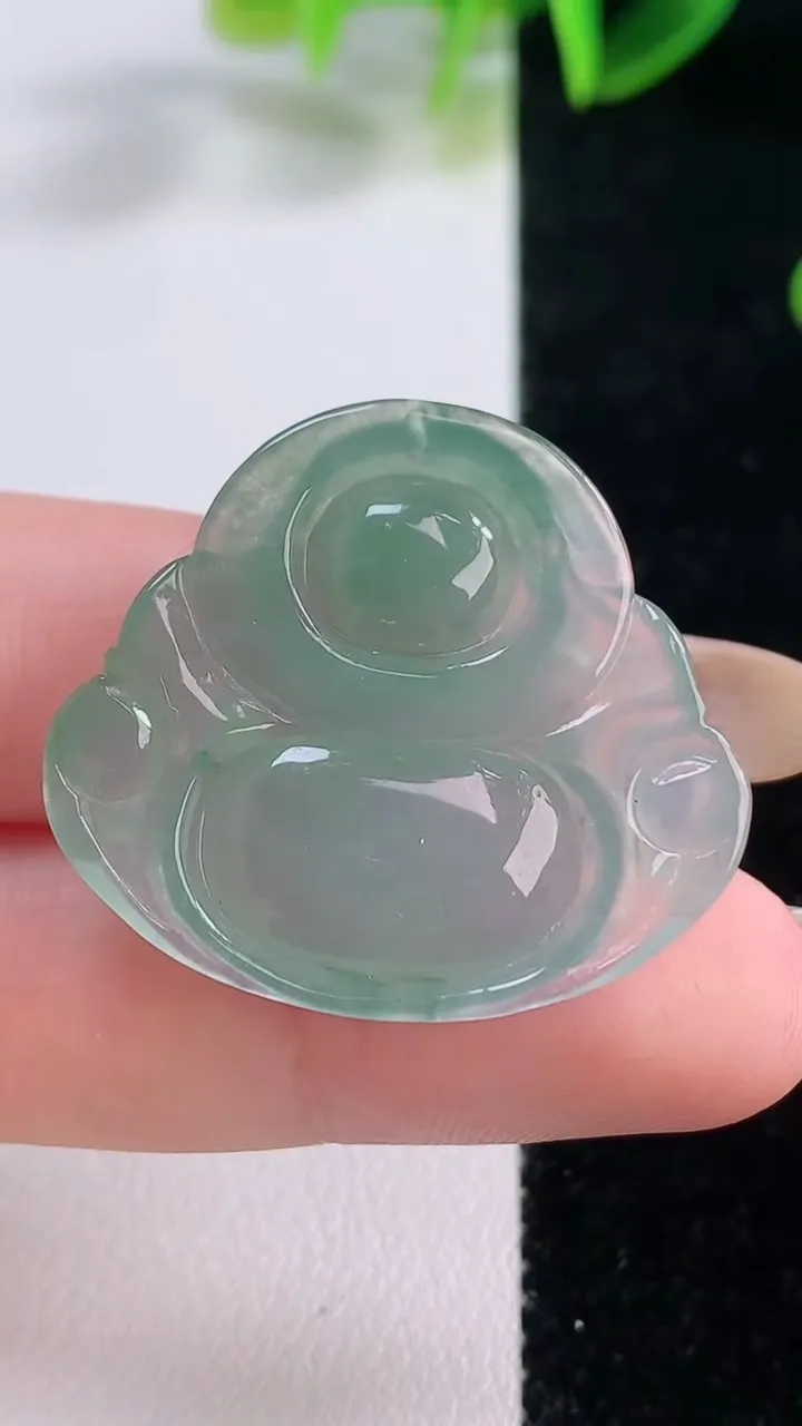 天然A货翡翠佛公吊坠，尺寸27.8-31.3-5.8，重量:7.30g
11月19日