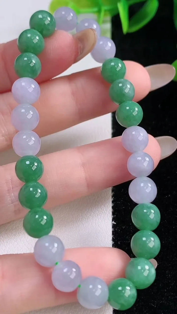 天然A货翡翠圆珠手串，尺寸7.5-25颗，重量:17.93g11月19日
工厂直销收藏佳品,种好水足，色泽均匀，有种有色，上手高大气！