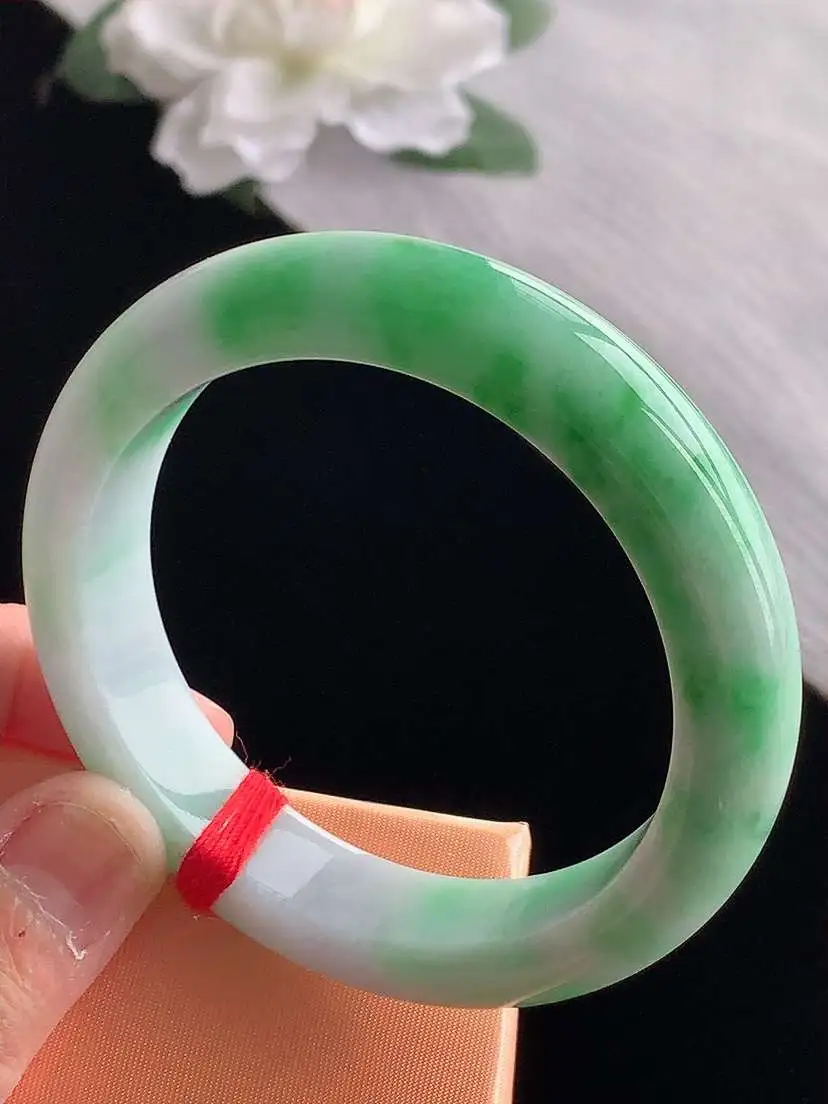 a货翡翠老坑冰种飘绿正装正圈手镯54-55圈口  尺寸54×12.5×8.6mm 1118
