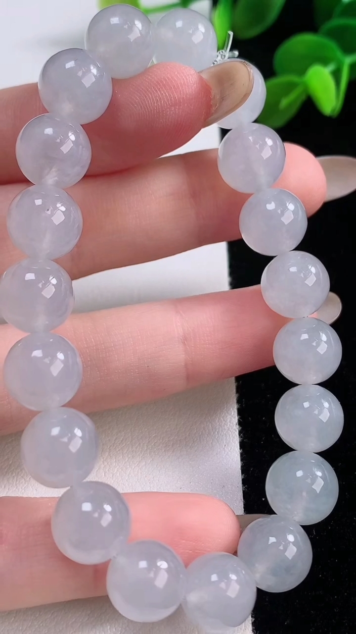 天然A货翡翠种白冰圆珠手串，尺寸10-19颗，重量:34.28g11月19日
工厂直销收藏佳品,种好