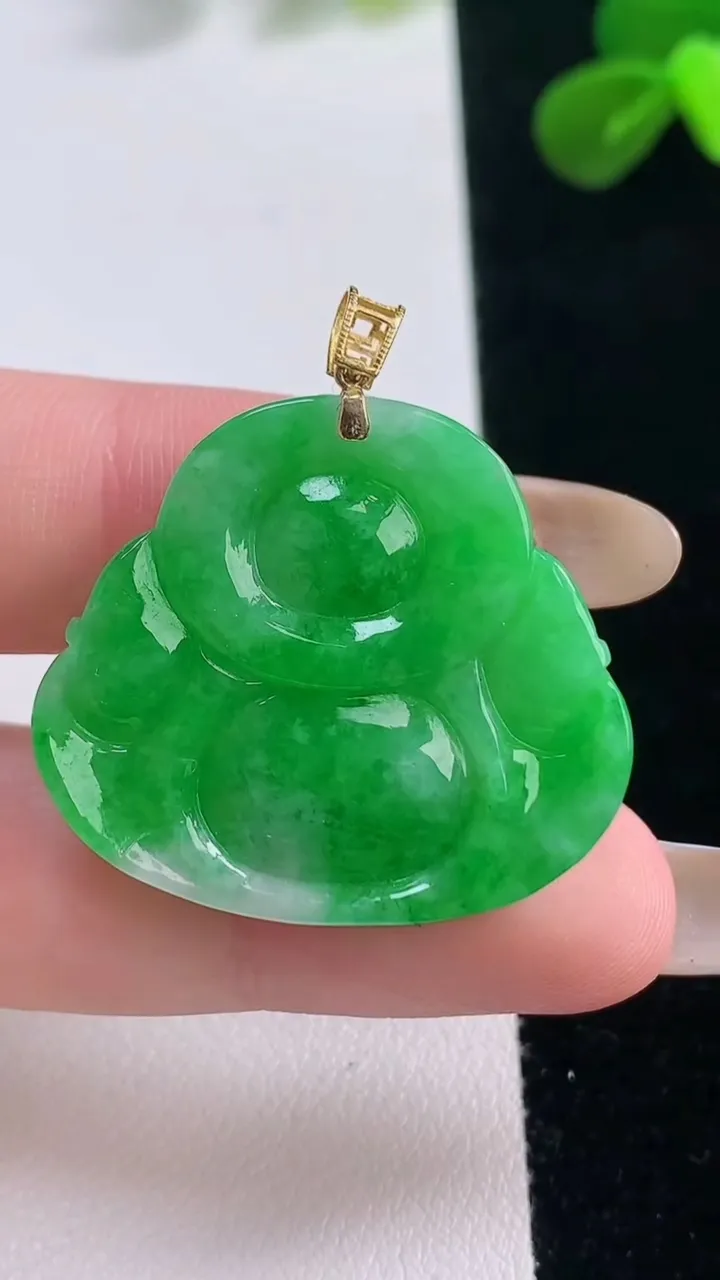 天然A货翡翠佛公吊坠，尺寸37.5-31-5.8，重量:7.64g
11月19日