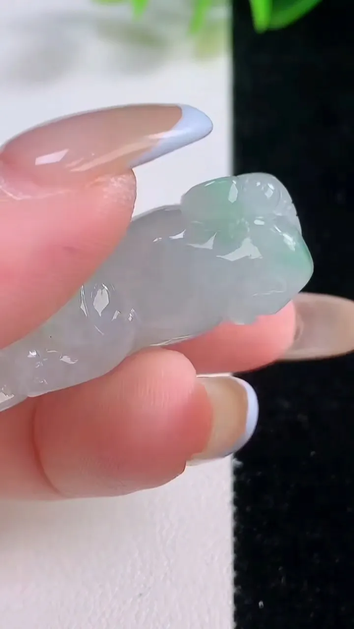 天然A货翡翠貔貅吊坠，尺寸42-20.4-13，重量:25.87g
11月19日