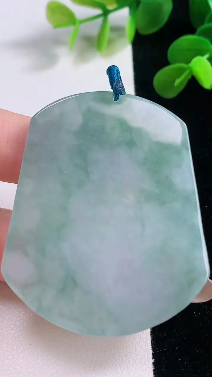 天然A货翡翠普贤菩萨吊坠，尺寸53-44.4-5.5，重量:25.38g
11月19日