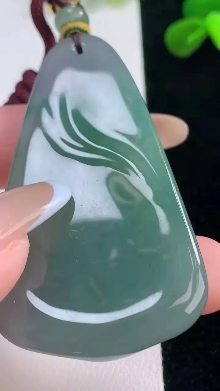 天然A货翡翠观音菩萨吊坠，尺寸58-33.6-8.5，重量:38.28g
11月19日