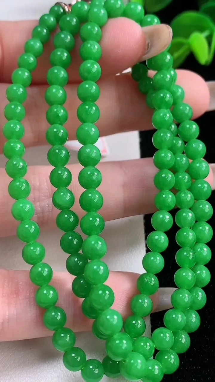 天然A货翡翠圆珠项链，尺寸5-115颗，重量:25.68g11月19日
工厂直销收藏佳品,种好水足，色泽均匀，有种有色，上手高大气！