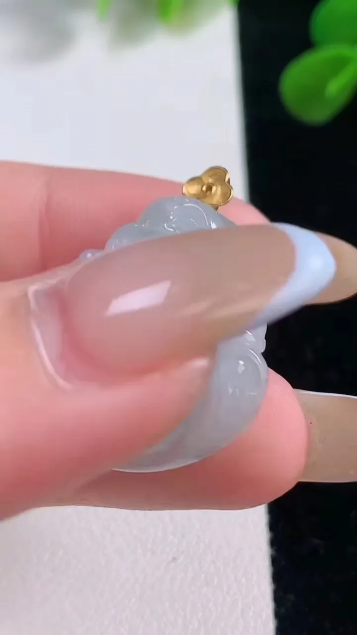 天然A货翡翠18K金飘花佛公吊坠，尺寸25-26.3-5.9，重量:6.16g
11月19日