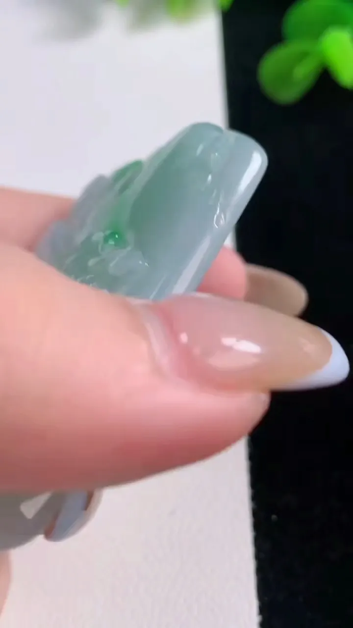 天然A货翡翠山水牌吊坠，尺寸58.6-43.6-6.8，重量:38.85g
11月19日