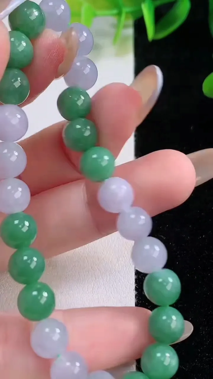 天然A货翡翠圆珠手串，尺寸7.5-25颗，重量:17.93g11月19日
工厂直销收藏佳品,种好水足