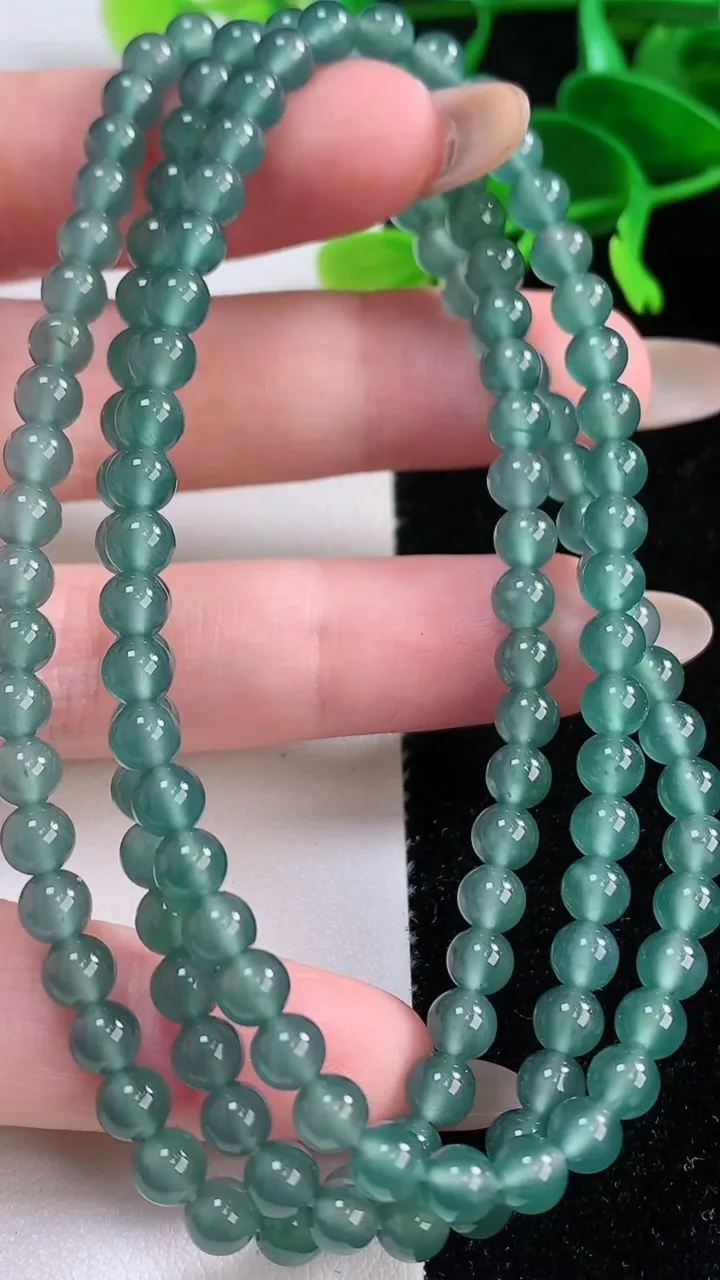 天然A货翡翠圆珠项链，尺寸4.7-133颗，重:24.72g
11月19日
