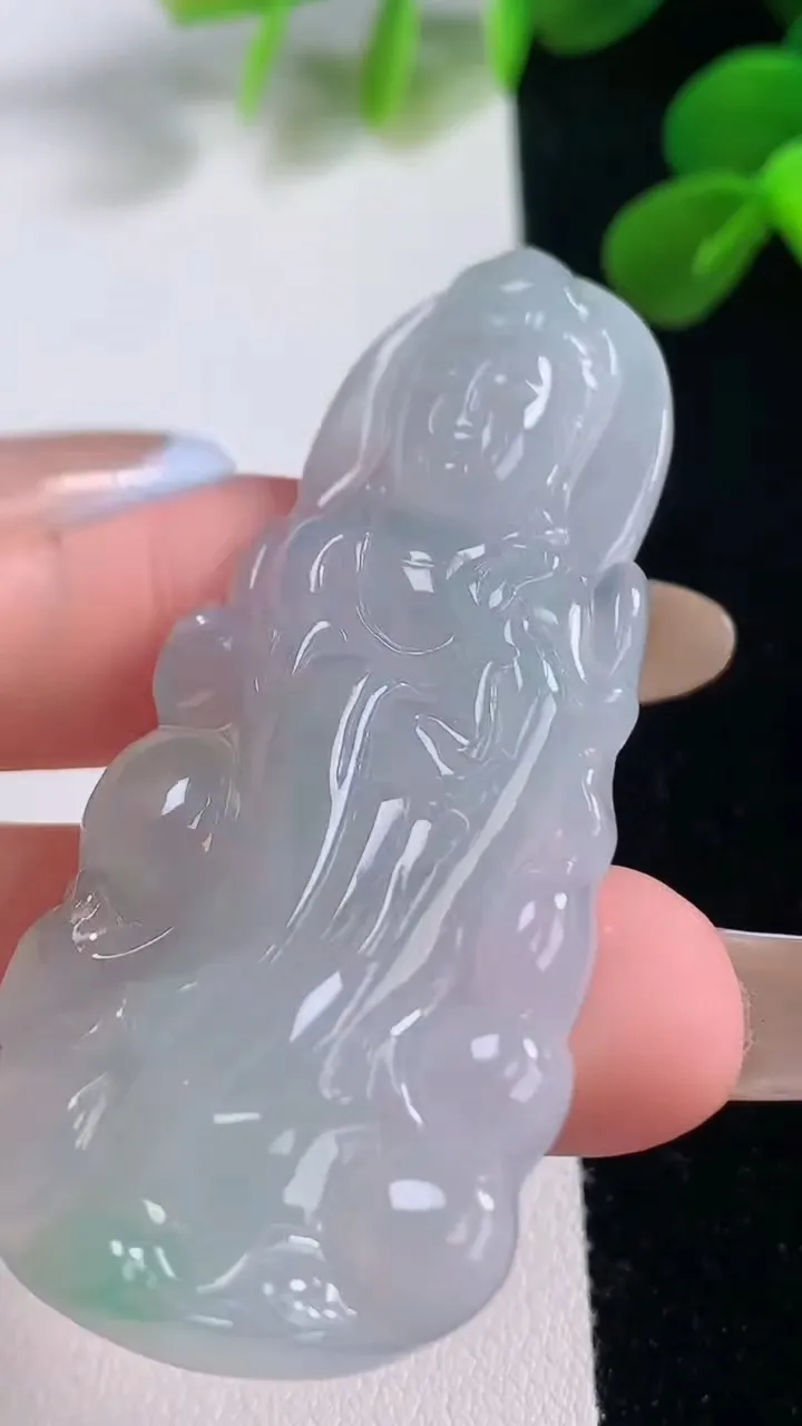 天然A货翡翠观音菩萨吊坠，尺寸57.3-26-5.6，重量:15.41g
11月19日