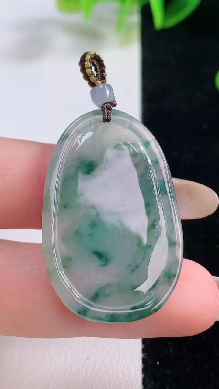 天然A货翡翠冰种飘花生肖虎吊坠，尺寸36.3-23-4，重量:6.14g
11月19日