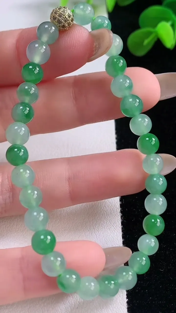 天然A货翡翠圆珠手串，尺寸6-30颗，重量:11.34g11月19日
工厂直销收藏佳品,种好水足，色