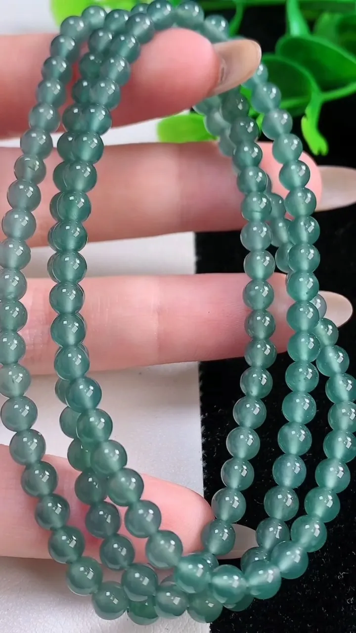 天然A货翡翠圆珠项链，尺寸4.7-133颗，重:24.72g
11月19日