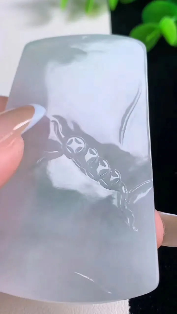 天然A货翡翠冰种飘花不动明王吊坠，尺寸67.6-42.2-5.3，重量:36.10g
11月19日