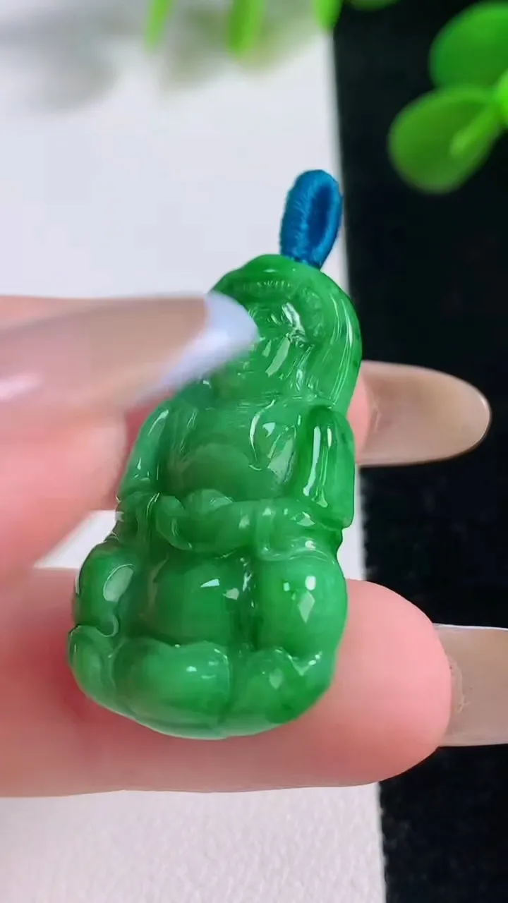 天然A货翡翠观音菩萨吊坠，尺寸33-18.5-5.4，重量:6.39g
11月19日