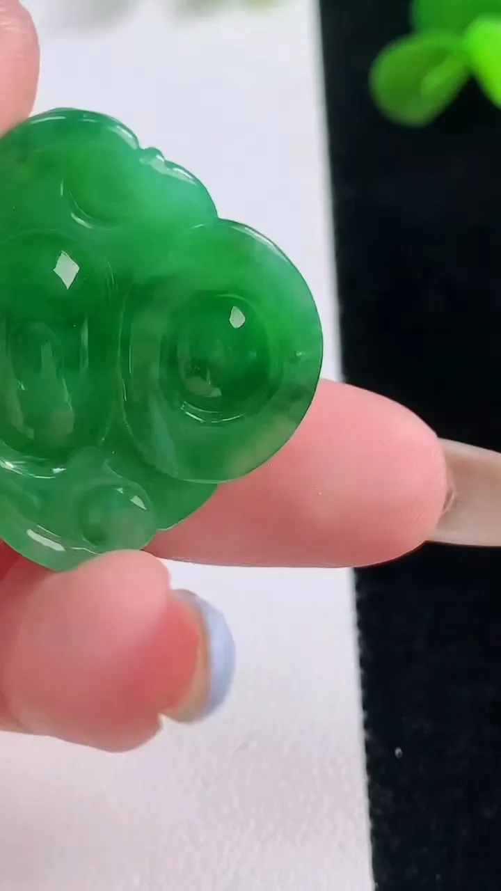 天然A货翡翠佛公吊坠，尺寸24.4-31.3-6.2，重量:7.53g
11月19日