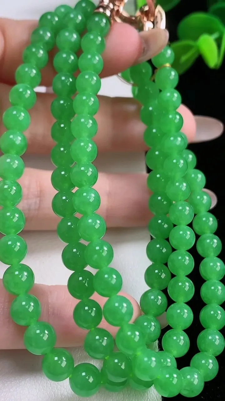 天然A货翡翠圆珠项链，尺寸5.8-100颗，重量:38.49g11月19日
工厂直销收藏佳品,种好水