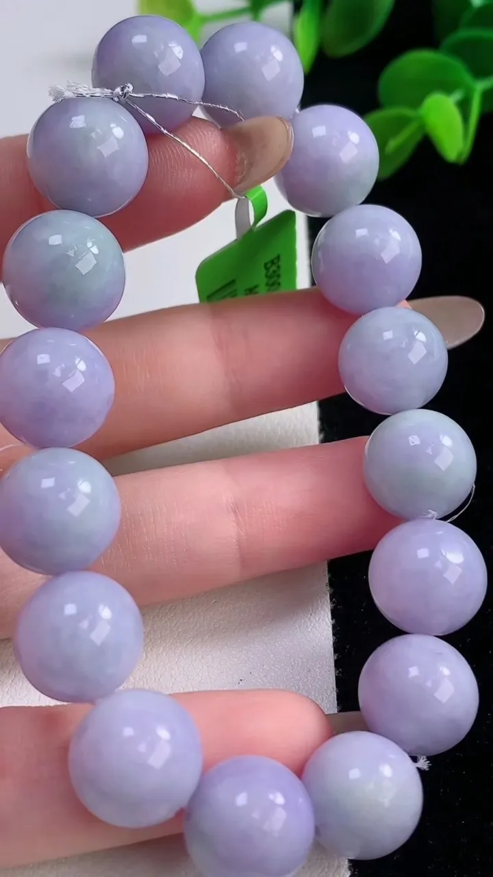 天然A货翡翠紫罗兰圆珠手串，尺寸12.2-16颗，重量:50.47g11月19日
工厂直销收藏佳品,种好水足，色泽均匀，有种有色，上手高大气！