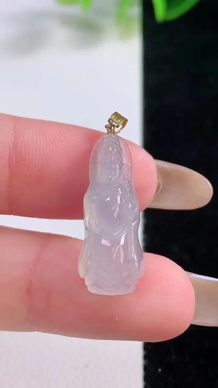天然A货翡翠种白冰财神爷吊坠，尺寸23.7-9.5-5.8，重量:2.28g
11月19日
