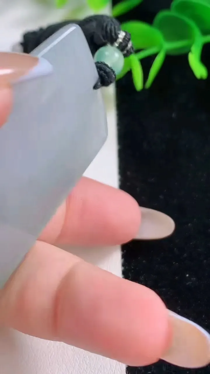 天然A货翡翠虚空藏菩萨吊坠，尺寸58-29.5-5.5，重:26.93g
11月19日