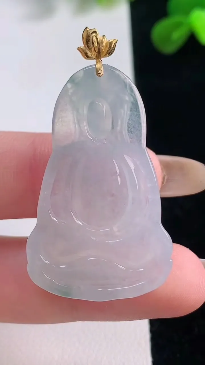 天然A货翡翠种飘花观音菩萨吊坠，尺寸38-24.2-5.3，重量:8.82g
11月19日