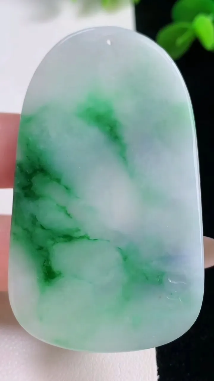 天然A货翡翠阿弥陀佛吊坠，尺寸62.3-37.3-5.2，重量:28.73g
11月19日