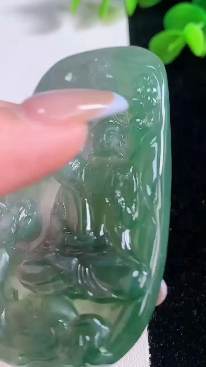 天然A货翡翠普贤菩萨吊坠，尺寸72-42.4-5.8，重量:40.24g
11月19日