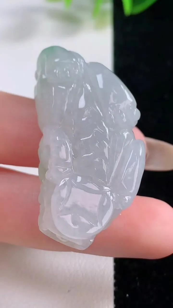 天然A货翡翠貔貅吊坠，尺寸42-20.4-13，重量:25.87g
11月19日