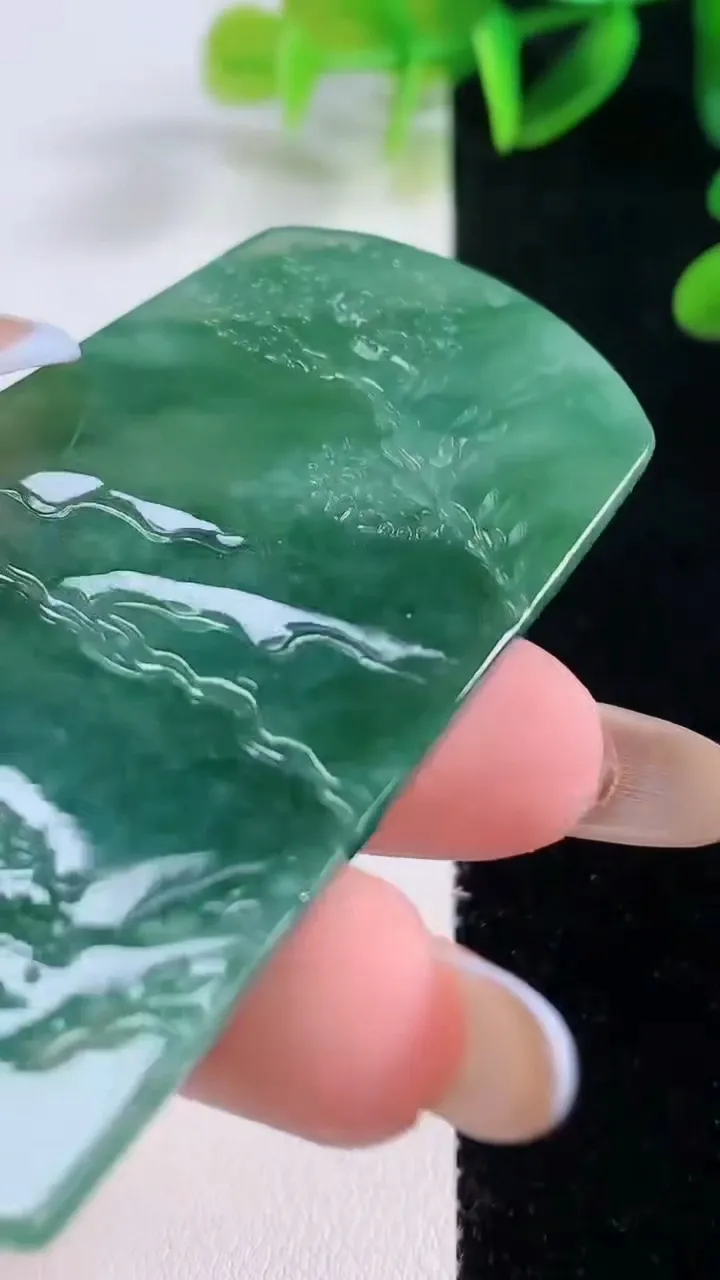 天然A货翡翠山水牌吊坠，尺寸67.3-38.6-5.7，重量:30.27g
11月19日